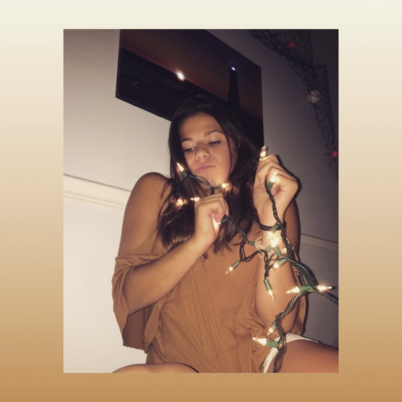 Profile Picture of Cassidy Andrew (@tumblr_30) on Poshmark