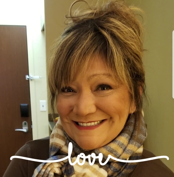 Profile Picture of Billie jo Dahse (@bjdahse3gals) on Poshmark