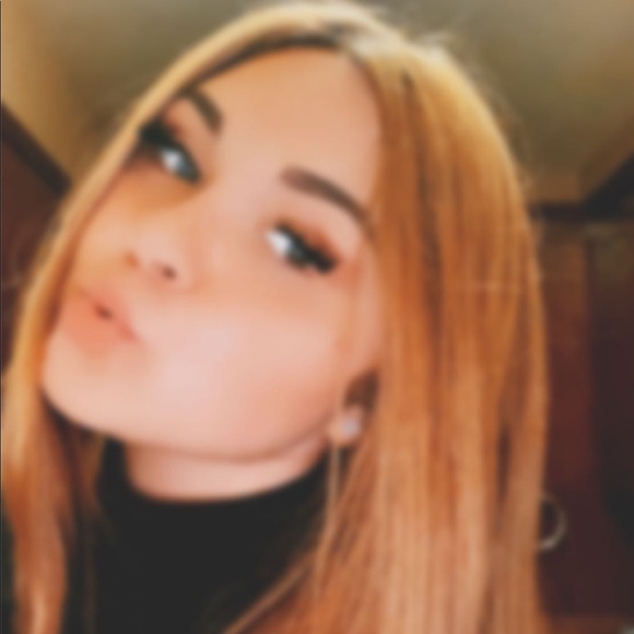 Profile Picture of Ivy Grace (@ivygrace17) on Poshmark