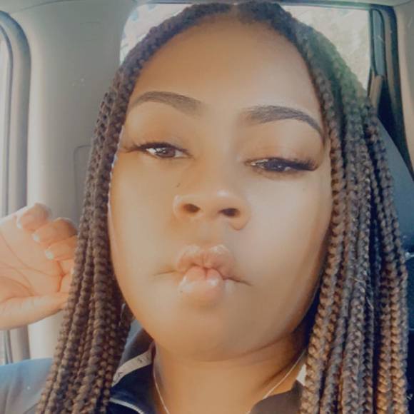 Profile Picture of Shimecia Vandella (@shimeciav) on Poshmark