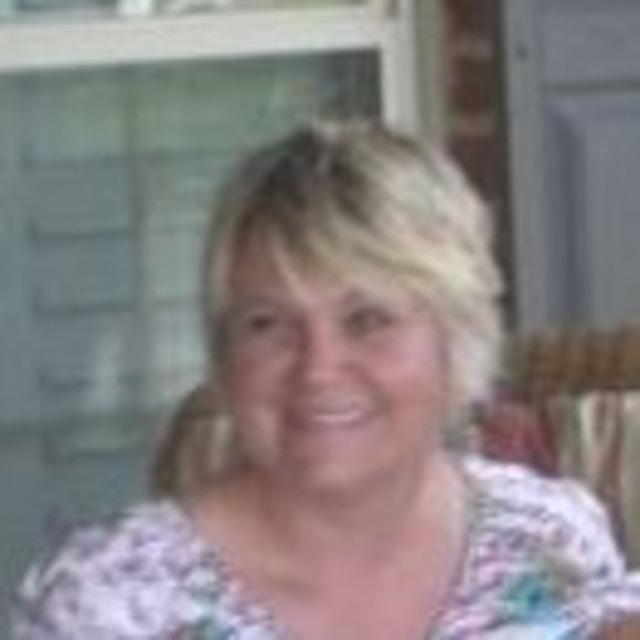 Profile Picture of Kim Skeen (@kimskeen) on Poshmark