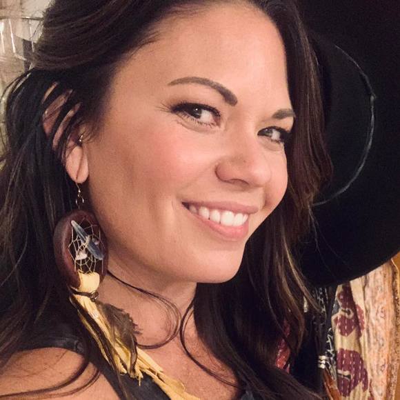 Profile Picture of Lori Kemp (@mymoxie77) on Poshmark