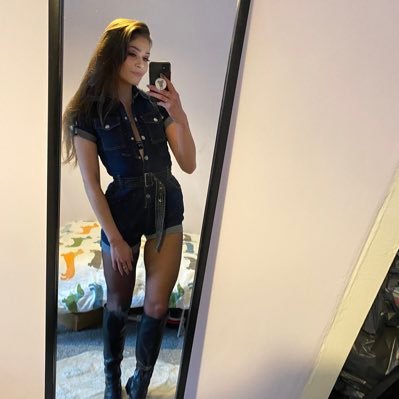 Profile Picture of Sophie Holmes (@SophieHolmess) on Twitter