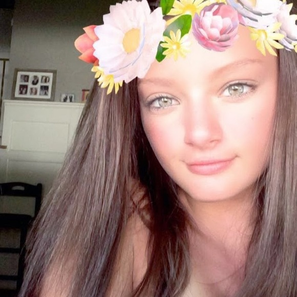 Profile Picture of Chelsea Catullo (@chelseacatullo) on Poshmark