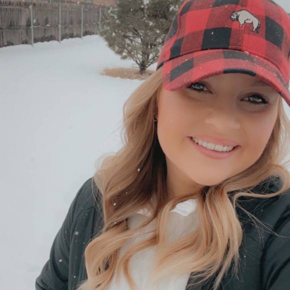 Profile Picture of Skylar Taylor (@skyboo6) on Poshmark