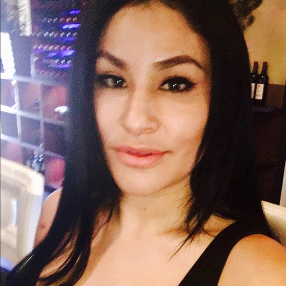 Profile Picture of Rocio Rojas (@rrocio_rrojas) on Poshmark