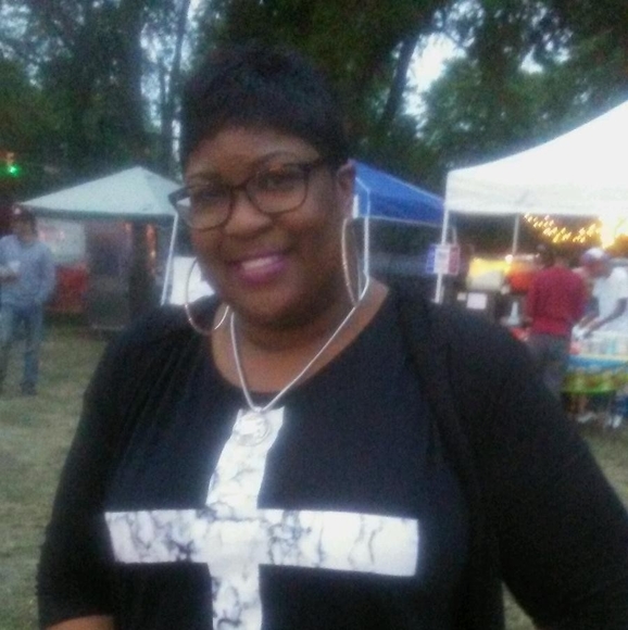 Profile Picture of Kimberly Backus (@kbackus1978) on Poshmark