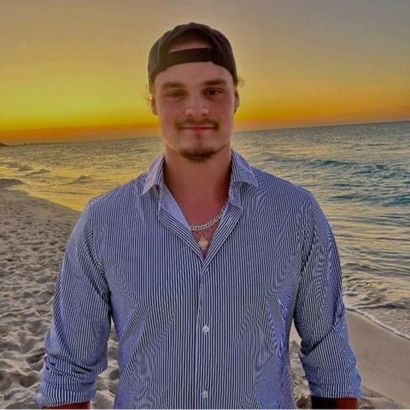 Profile Picture of Alexis Brindamour (@brindamoura5508) on Poshmark