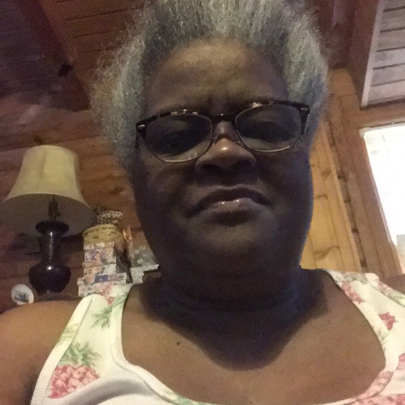 Profile Picture of Pamela Brady (@pbrady0404) on Poshmark