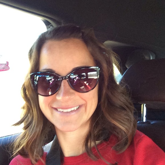 Profile Picture of Brianna Liles (@bdb1172) on Poshmark