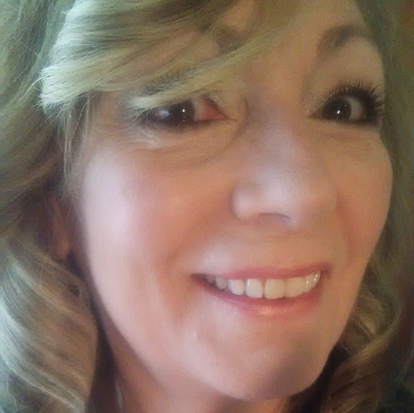 Profile Picture of Denise Pearson (@denisepearson3) on Poshmark