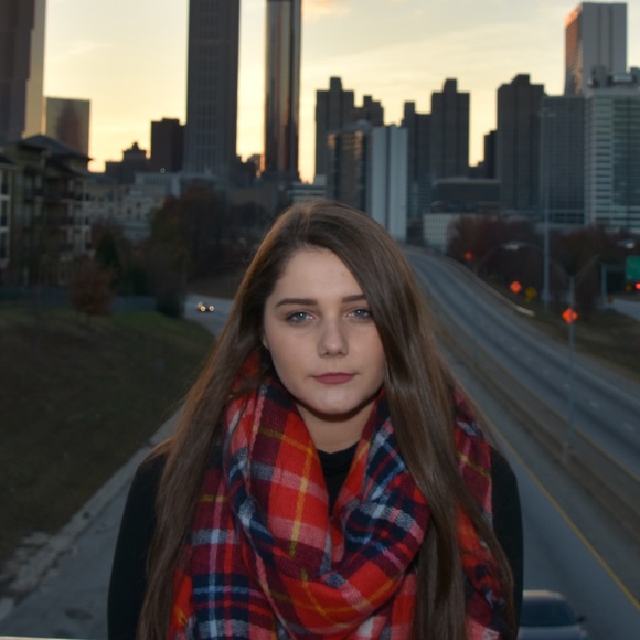 Profile Picture of Julia Fedoryuk (@juju_fed) on Poshmark