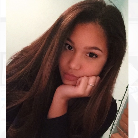 Profile Picture of Victoria Averhoff (@vaver) on Poshmark