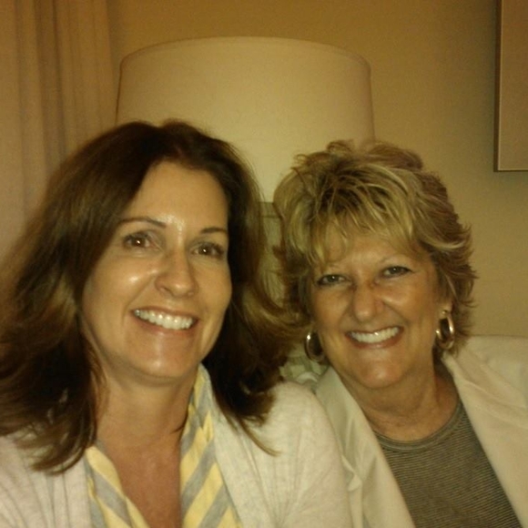 Profile Picture of Lori Owenby (@rlowenby) on Poshmark