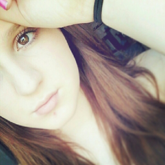Profile Picture of Melanie Floyd (@floyd_melanie) on Poshmark