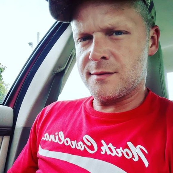 Profile Picture of Jason Dooley (@jaypaquiao) on Poshmark
