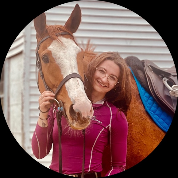 Profile Picture of Amber Gorton (@amber_gorton99) on Poshmark