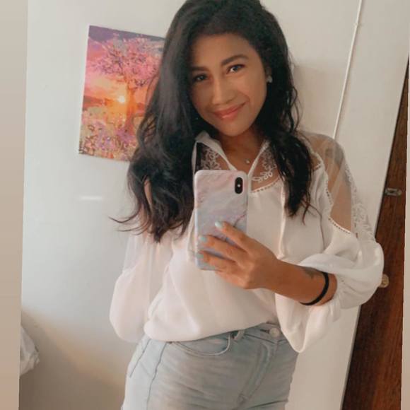 Profile Picture of Kimberly Ferrer (@kimberlyferrer) on Poshmark