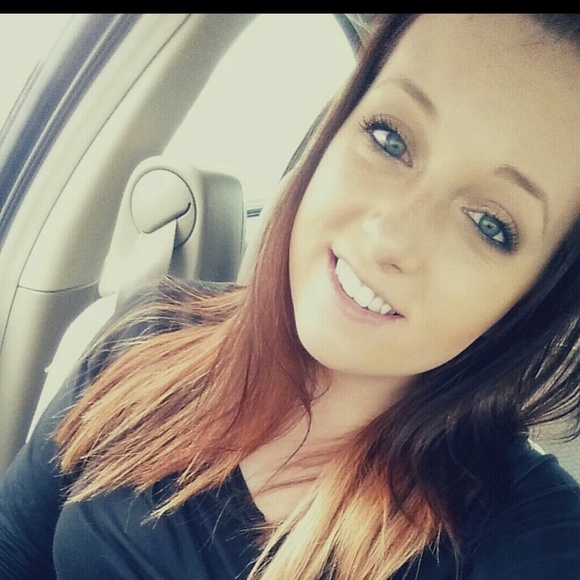 Profile Picture of Haley Minchow (@haleynicole81) on Poshmark