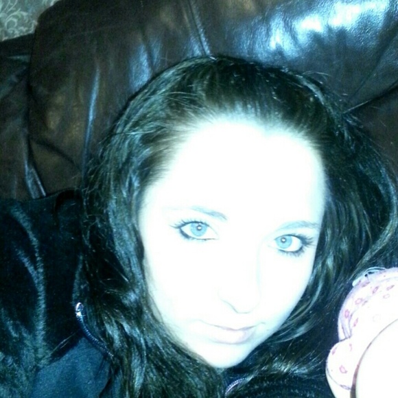 Profile Picture of Quartney Lester (@whiteshadow27) on Poshmark