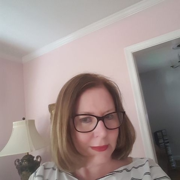 Profile Photo of Deborah Holmes (@deborahholme972) on Poshmark