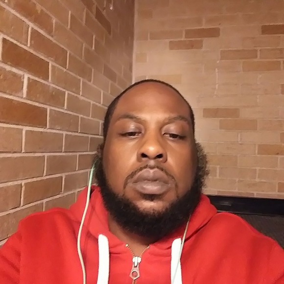 Profile Picture of Rondell Foster (@rondell85) on Poshmark