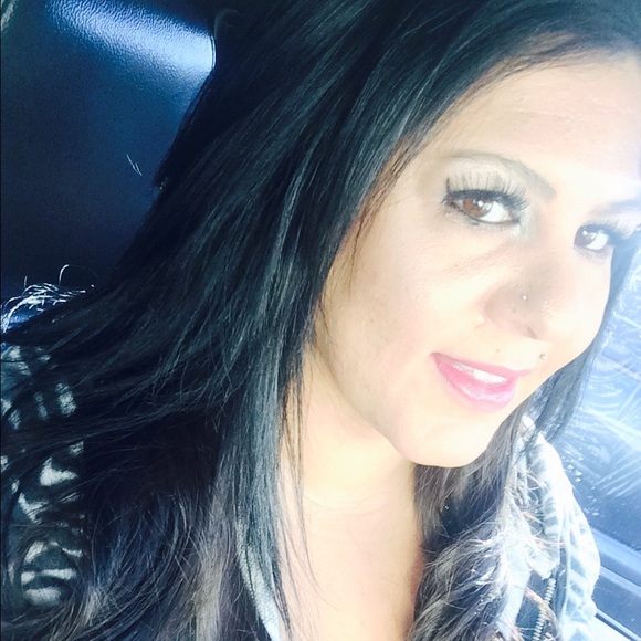 Profile Picture of Jonni jo Fenner (@jonni29) on Poshmark