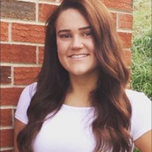 Profile Picture of Emily Kemper (@emilyakemper) on Poshmark