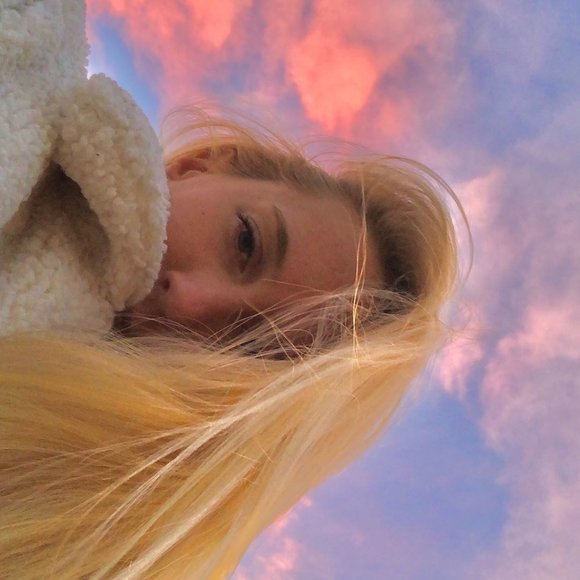 Profile Picture of Paulina Knotts (@paulinak302) on Poshmark