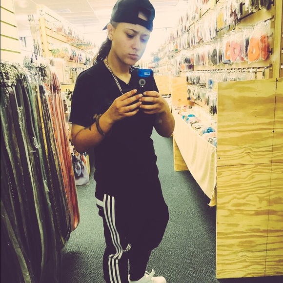 Profile Picture of Luz Queiruga (@luzeq) on Poshmark