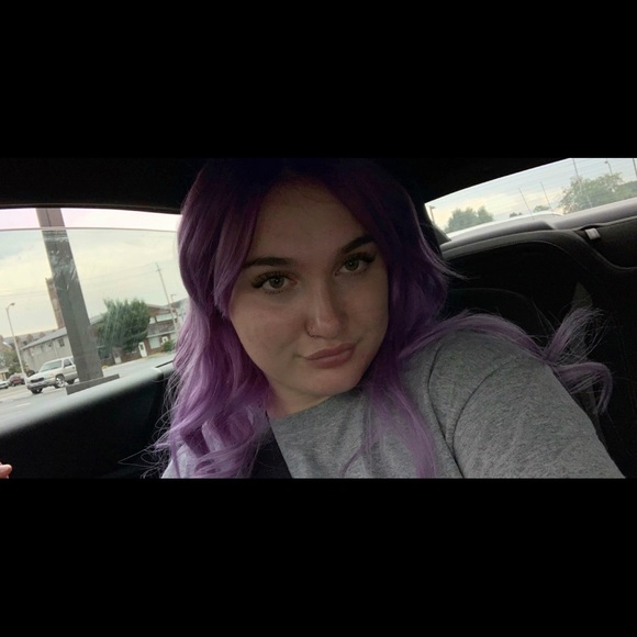 Profile Picture of Carly Mullins (@carly_mullinsss) on Poshmark