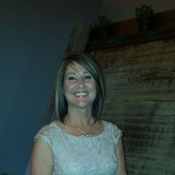 Profile Picture of Danielle Antonson (@dcantonson) on Poshmark