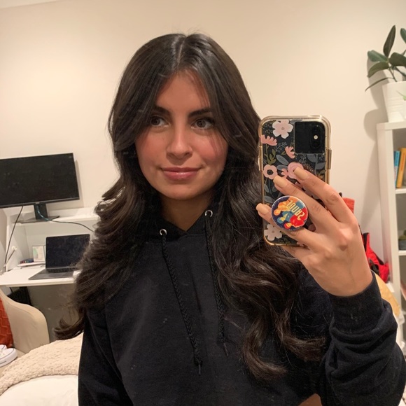 Profile Picture of Nikki Graham (@nikkigraham392) on Poshmark