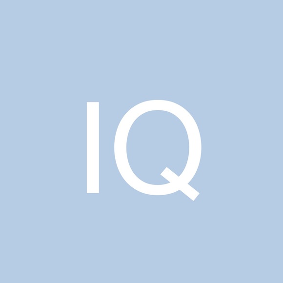 Profile Picture of Iris Quinteros (@quinteri) on Poshmark