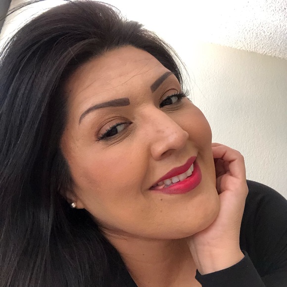 Profile Picture of Erika Storm (@lanina75) on Poshmark