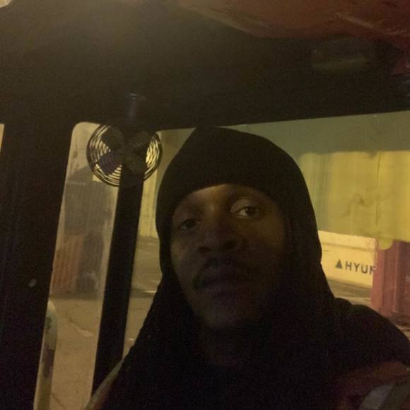 Profile Picture of Larry Minor (@wowent) on Poshmark