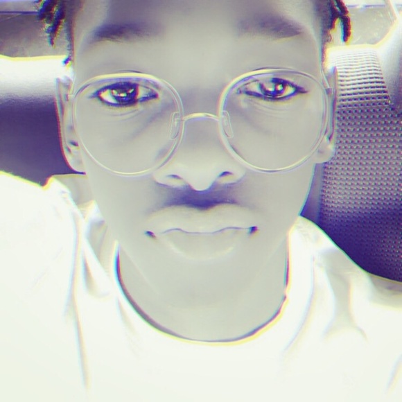 Profile Picture of Adrian Davis (@adriandavis515) on Poshmark