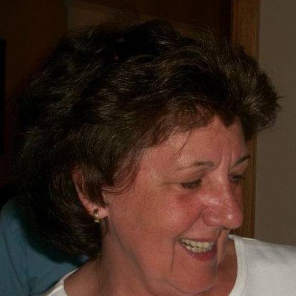 Profile Picture of Eileen Walion (@een513) on Poshmark