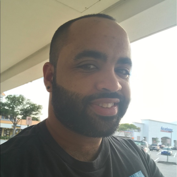 Profile Picture of David Moya (@davisito01) on Poshmark