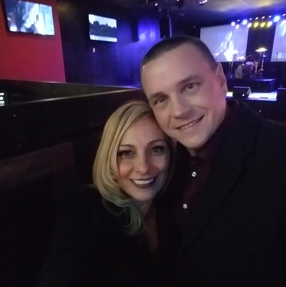 Profile Picture of Andrew Franks (@redfinned) on Poshmark