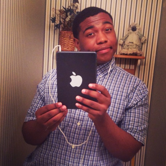 Profile Picture of Nicolas Armstrong (@royaltynla) on Poshmark