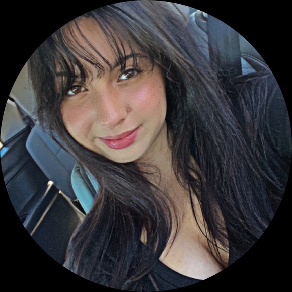 Profile Picture of Carlie Daulton (@carliedaulton) on Poshmark