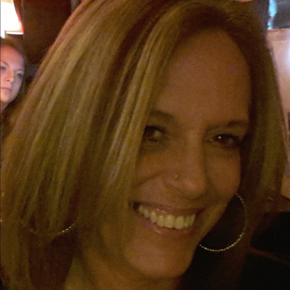 Profile Picture of Debbie Densey (@debbiedensey) on Poshmark