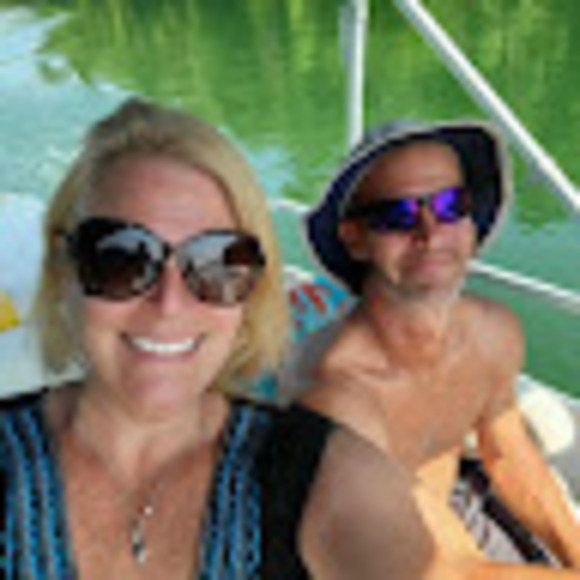 Profile Picture of Alicia Hempy (@aliciahempy) on Poshmark