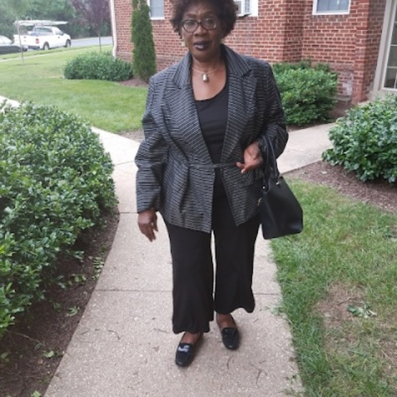 Profile Picture of Justina Udeozor (@udeozorjustina) on Poshmark