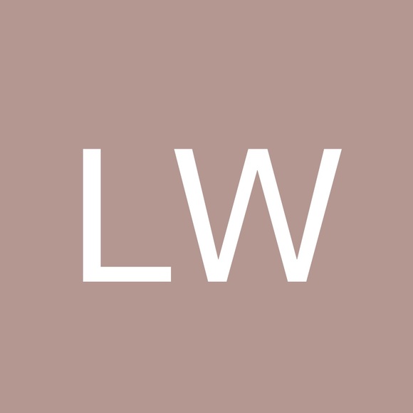 Profile Picture of Lisa Wight (@lwight67) on Poshmark