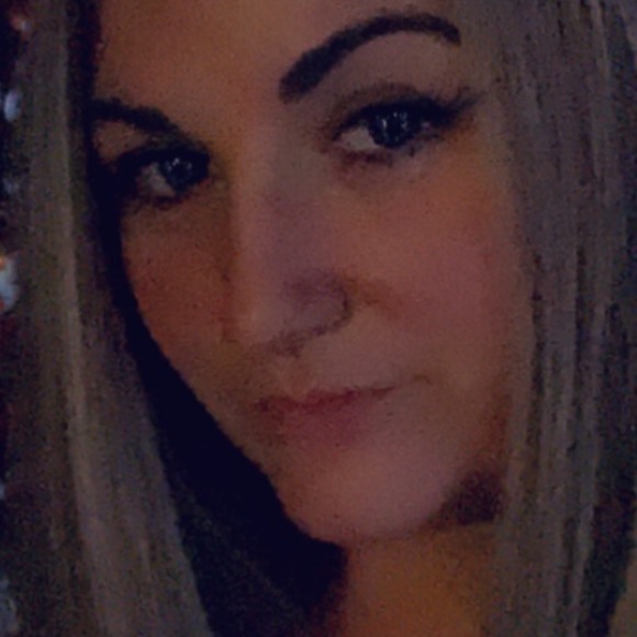 Profile Picture of Janet Lumbard (@janetlumbard) on Poshmark