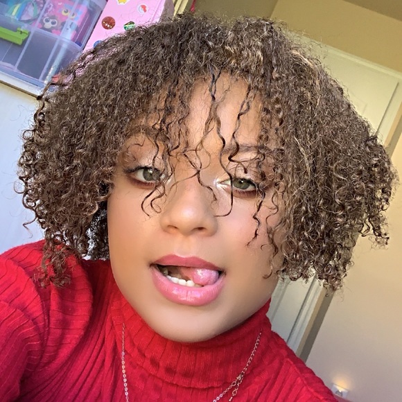 Profile Picture of Isabella Capellan (@bellagcapellan) on Poshmark