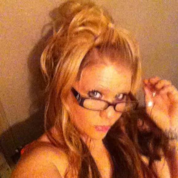 Profile Picture of Racheal Moore (@zanakyzannell) on Poshmark