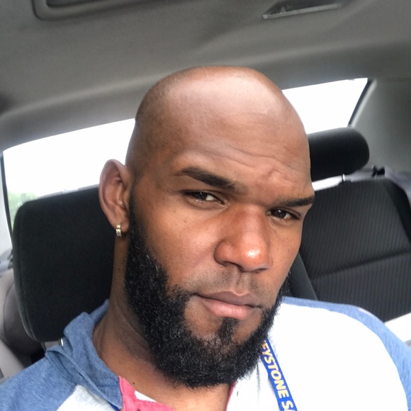 Profile Picture of Edwin Linares (@edwinlinares212) on Poshmark